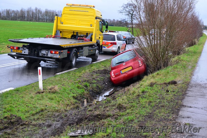 MediaTerplaatse auto greppel zoeterwoude 31122017 Image00001