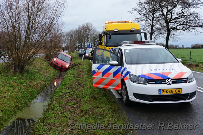 MediaTerplaatse auto greppel zoeterwoude 31122017 Image00005