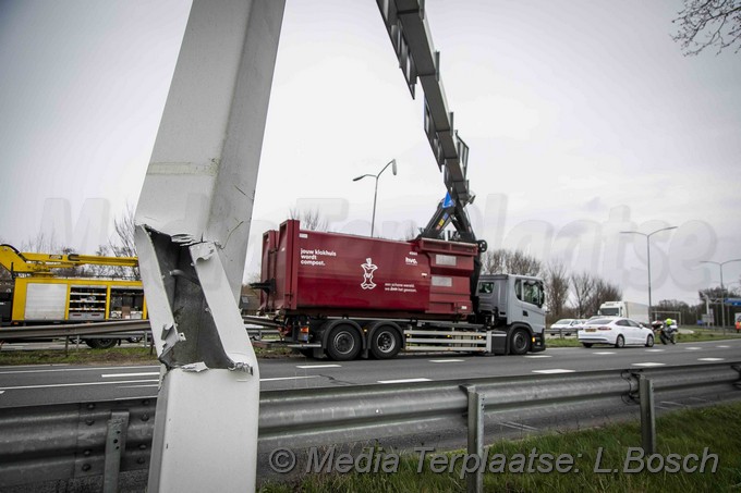 Mediaterplaatse ongeval vrachtwagen ramt constructie 21022020 Image00003