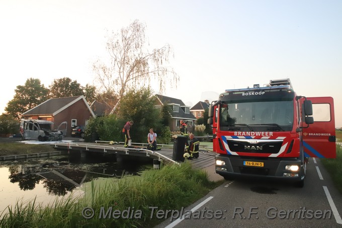 Mediaterplaatse voertuig brand middelburgseweg boskoop 0001Image00010