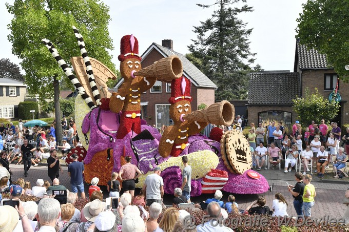 Mediaterplaatse bloemencorso zundert 04092022Image00035