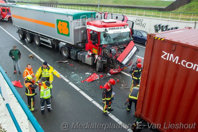 Mediaterplaatse verkeersongeval weteringbrug a4 04012023 Image00002