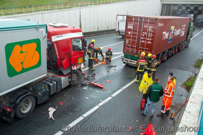 Mediaterplaatse verkeersongeval weteringbrug a4 04012023 Image00003