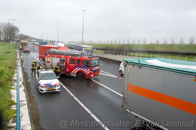 Mediaterplaatse verkeersongeval weteringbrug a4 04012023 Image00004