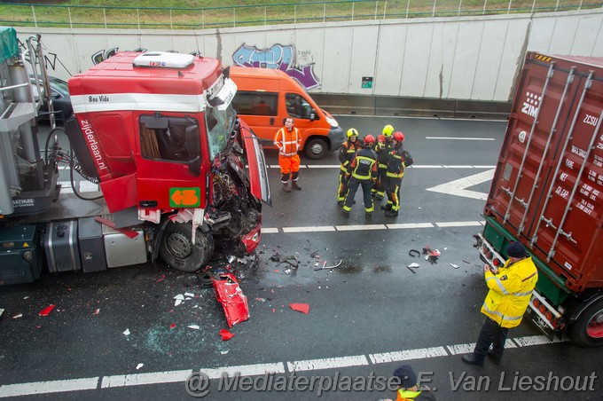 Mediaterplaatse verkeersongeval weteringbrug a4 04012023 Image00005