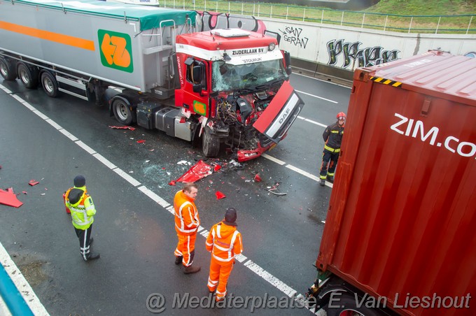 Mediaterplaatse verkeersongeval weteringbrug a4 04012023 Image00006