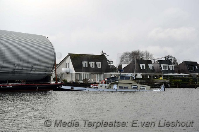 Mediaterplaats.sLeepboot zinkt leimuiden 1312017 Image00005