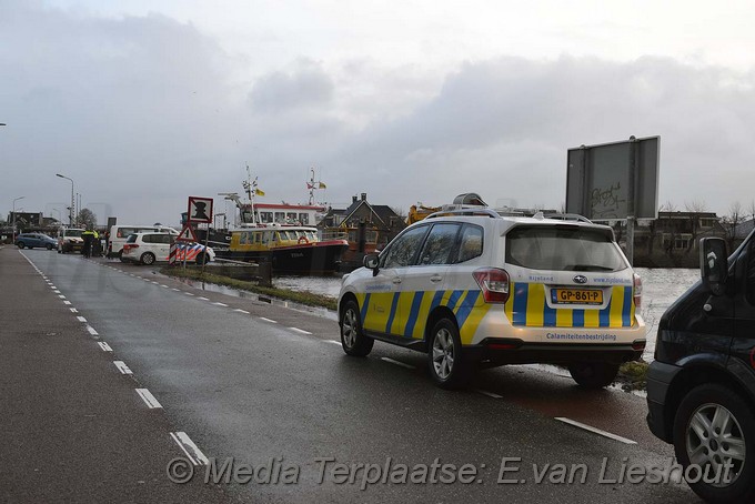 Mediaterplaats.sLeepboot zinkt leimuiden 1312017 Image00007