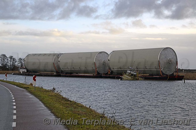 Mediaterplaats.sLeepboot zinkt leimuiden 1312017 Image00014