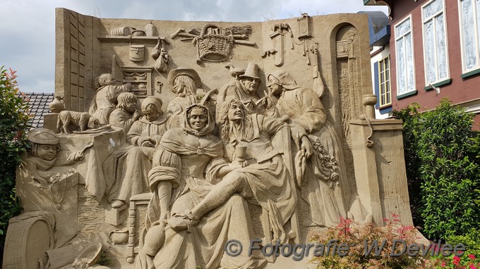 Mediaterplaatse zandsculpturen garderen 28082018 Image01006