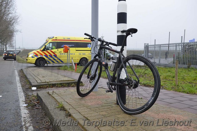 Mediaterplaatse ongeval lijnden fietser auto 10122016 Image00004